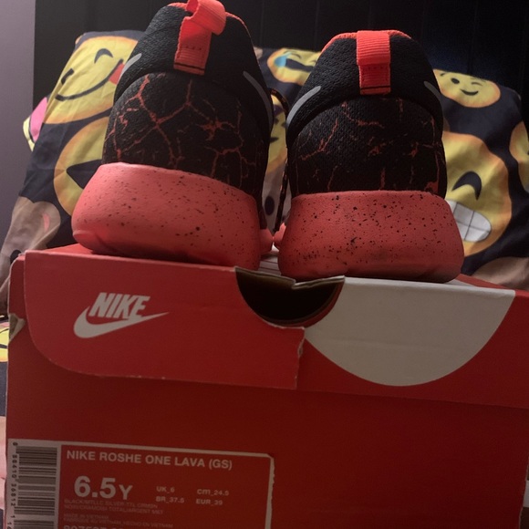 Youth sz 6.5 Nike Roshe One sneakers worn one time - Picture 5 of 6